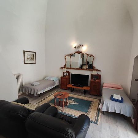 Very Central Apartment, By Shops, Bars, Restaurants Bari Extérieur photo
