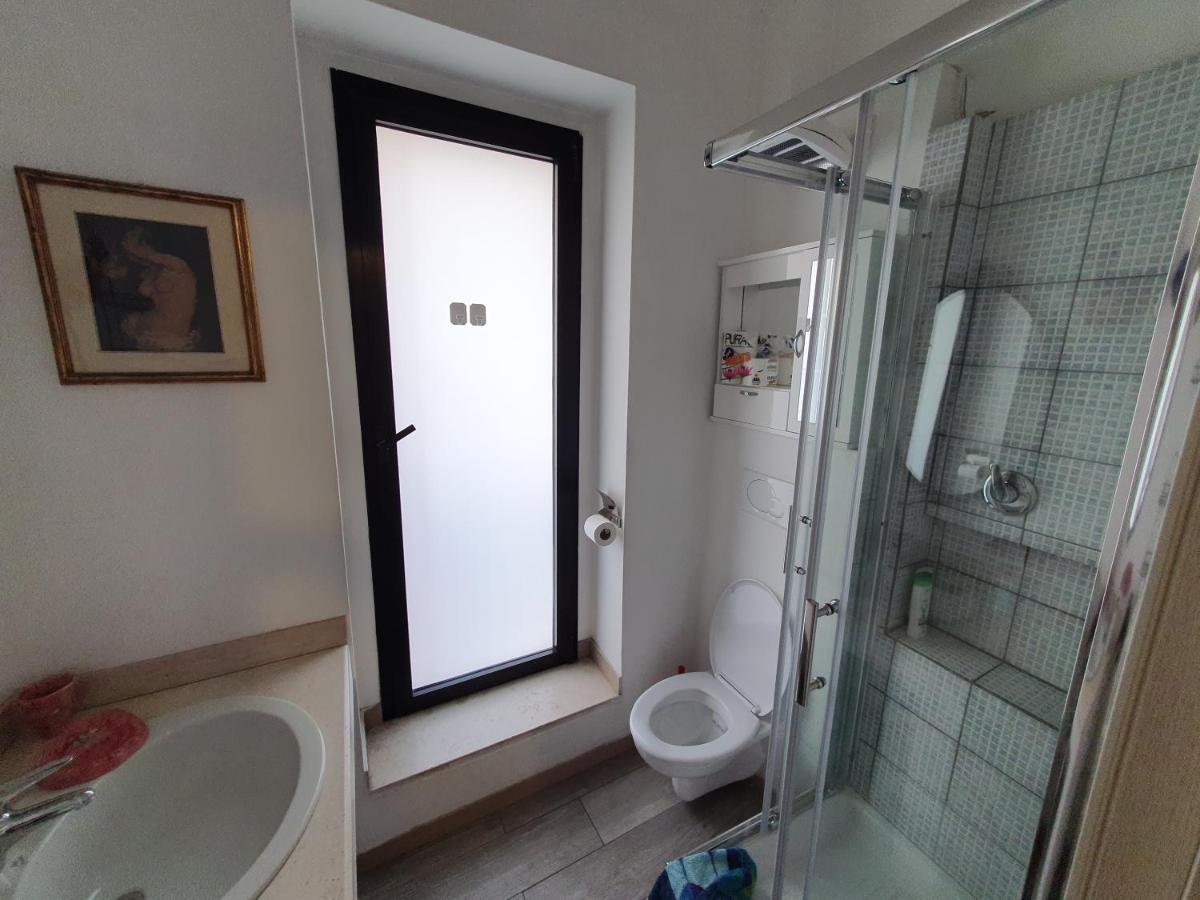 Very Central Apartment, By Shops, Bars, Restaurants Bari Extérieur photo